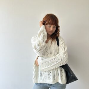 KN022 Sweater Calado Cuello V