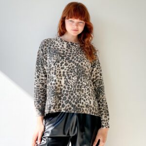 KN052 Sweater animal print ROAR