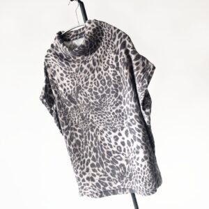GP446 Poncho Print